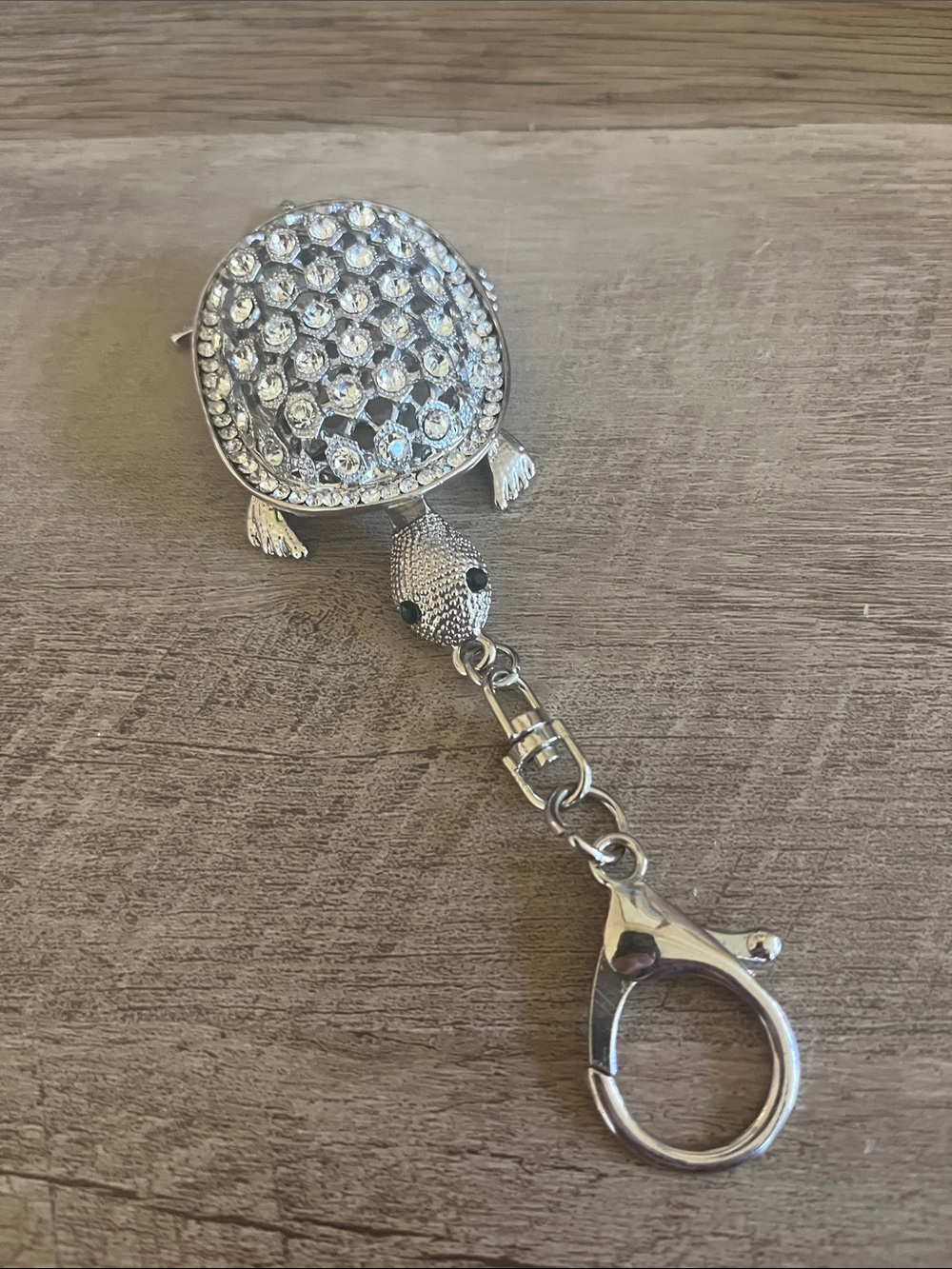 Turtle Key Chain Holder green eyes Crystals moving legs charm silver tone